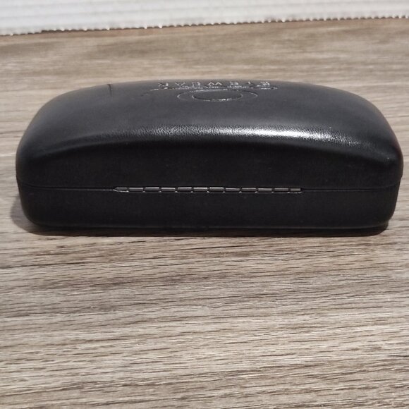 Oakley eyewear glasses case with cleaning cloth black cream - Picture 4 of 9